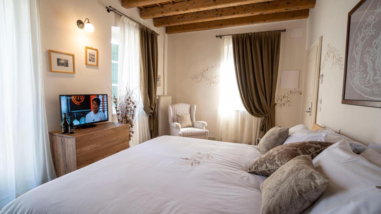 Locanda Dell'Oleificio Mezzane di Sotto エクステリア 写真